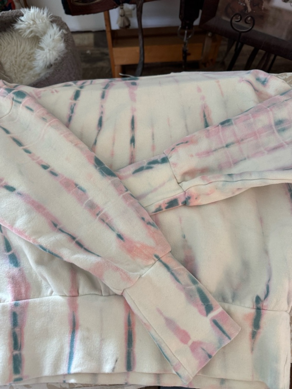 Old Navy Tie Dye Semi Crop Sweatshirt Adorable! - Picture 5 of 6